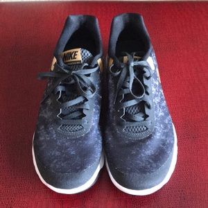 Women’s Nike Tennis Shoes